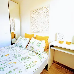  Séjour chez l'habitant Private In Renovated - Tram 1 Min Walk